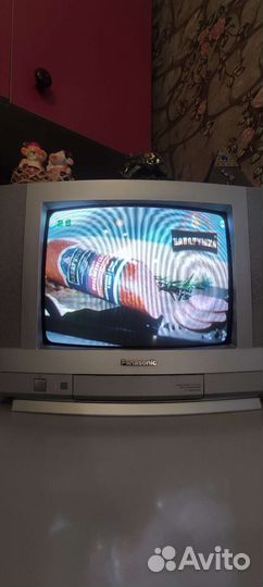 Телевизор с кронштейном
