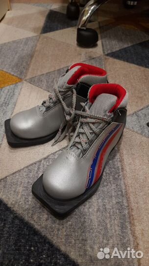 Лыжные ботинки