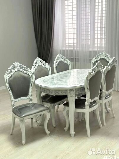 Столы и стулья