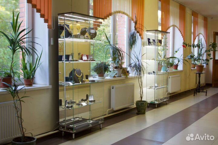 Витрина стеклянная