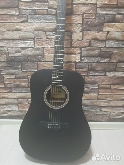 Продам акустическую гитару