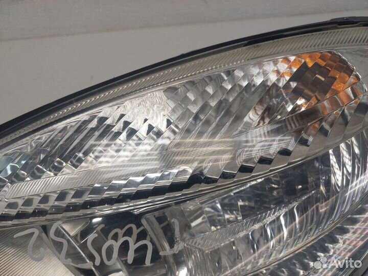 Фара (передняя) Skoda Fabia, 2010