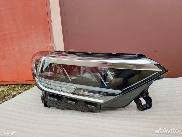 Фары передние правая фольксваген поло 2020-2021
