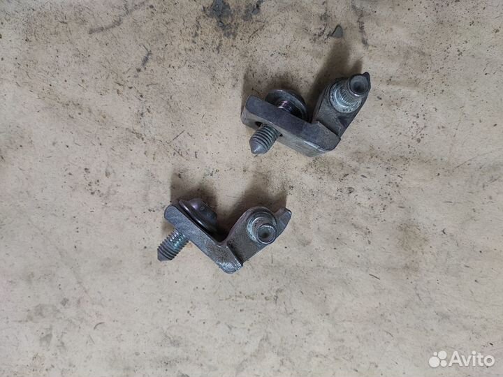 Петли двери задней Skoda Superb II универсал рест