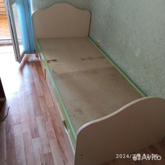 Кровать