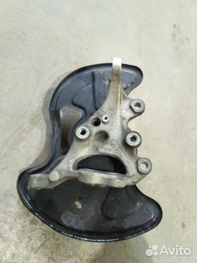 Поворотный кулак передний правый Mercedes-Benz