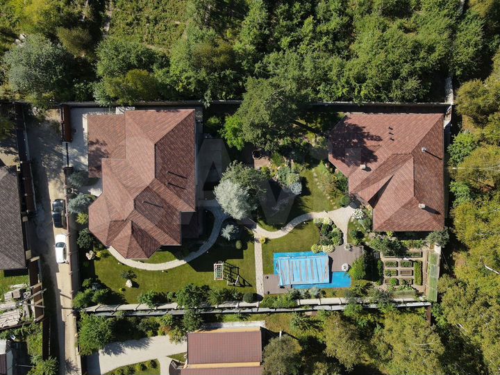 Коттедж 260 м² на участке 20 сот.