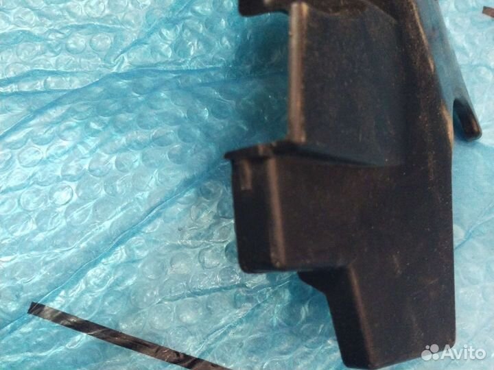 Дефлектор радиатора Королла 150 левый 2010-2013