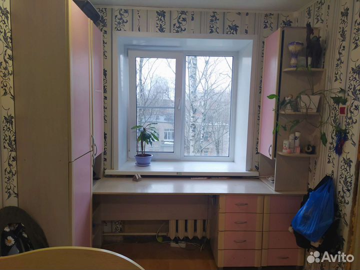 Письменный стол-стенка