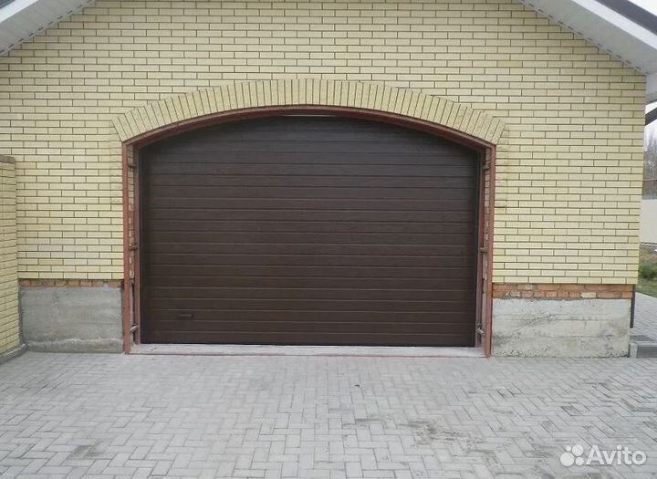 Ворота секционные подъемные