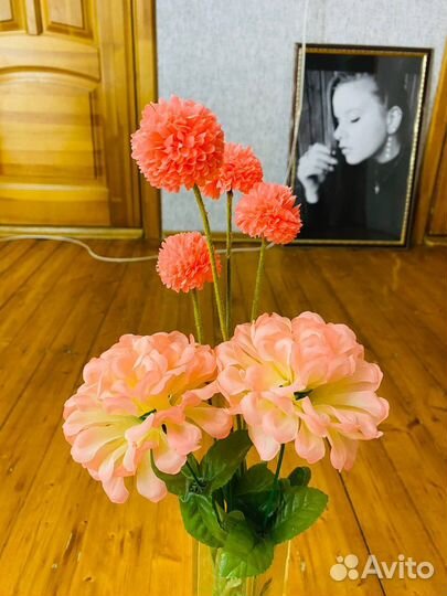 Цветы в вазе декор