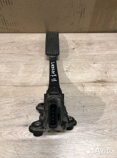 Педаль газа Mitsubishi Lancer X
