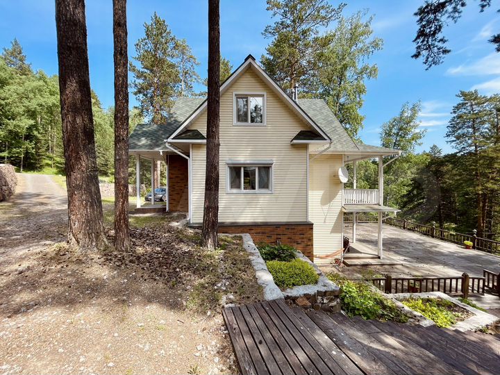 Дом 220,6 м² на участке 13 сот.