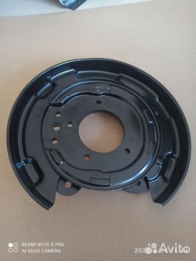 Щиток тормозного диска задний Lc200