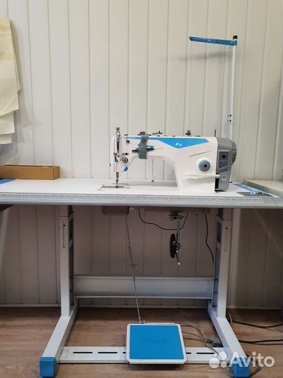 Промышленная швейная машина Jack F4 + стол