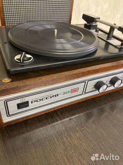 Проигрыватель винила россия-323