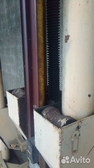 Подъемник автомобильный 4 стоечный бу