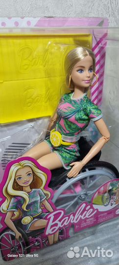 Барби на коляске