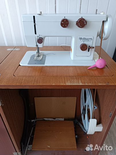 Швейная машинка чайка 143