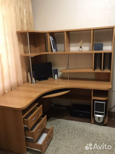 Продаеться компьютерный-письменный стол