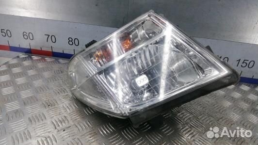 Фара правая nissan navara D40 (8UK02MU01)