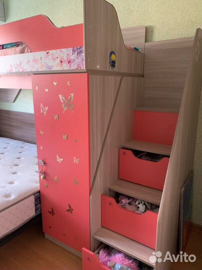 Детская кровать-чердак со шкафом и лестницей