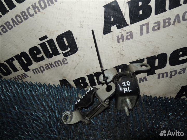 Петля дверная задняя левая Toyota Camry Gracia