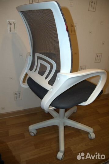 Кресло офисное белое
