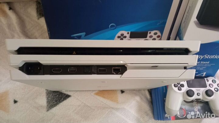 Sony Playstation 4 Pro белая
