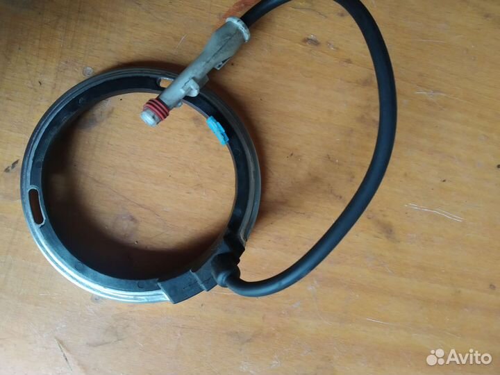 Продам датчик абс на Опель астра Н,левый