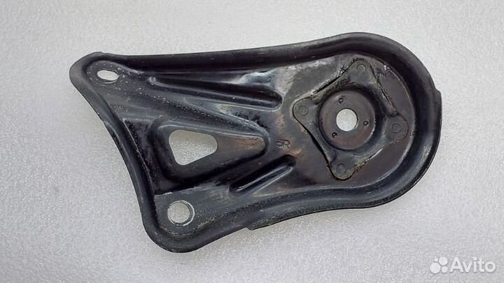 Кронштейн балки задний правый Toyota Camry XV55