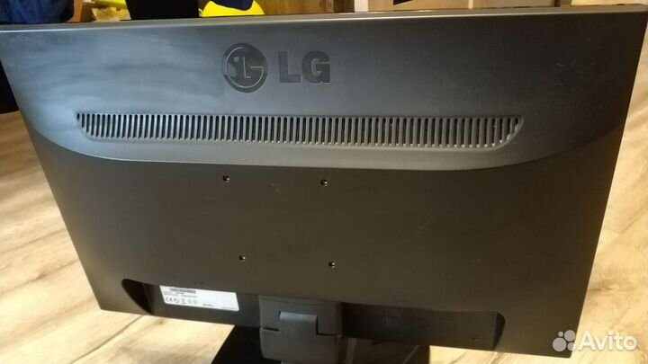 Монитор LG 20'