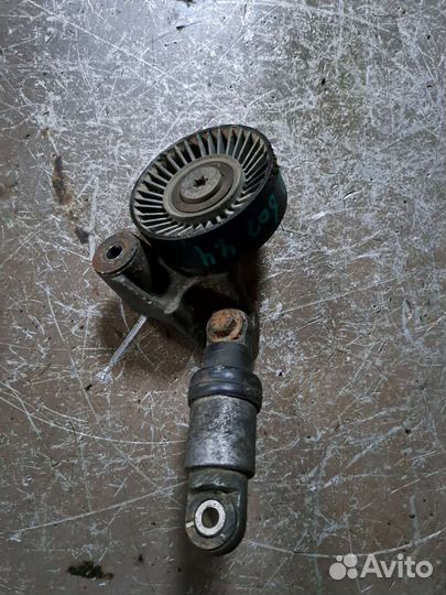 Натяжитель ремня Range Rover Vogue