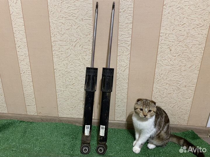 Амортизатор задний Skoda Octavia A7