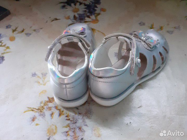 Сандали на девочку