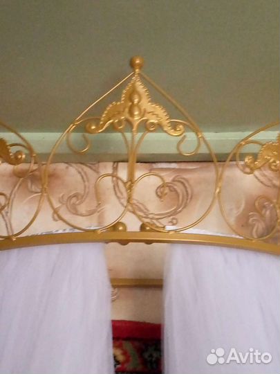 Балдахин и корона