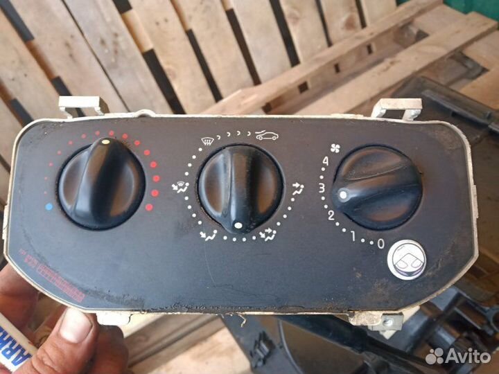 Блок управления отопителем Renault Symbol 1 2006