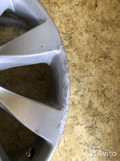 Подам комплект оригинальных дисков Volvo r18