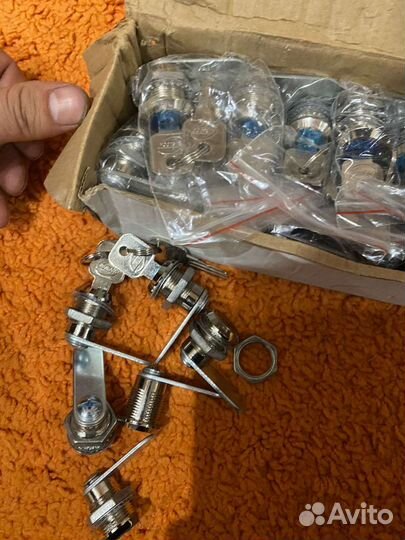 Замок почтовый и сейф