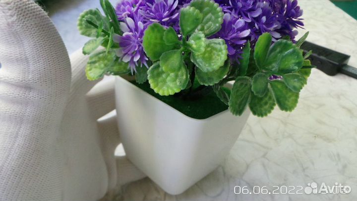 Цветочек пластиковый горшочек высота 17 см