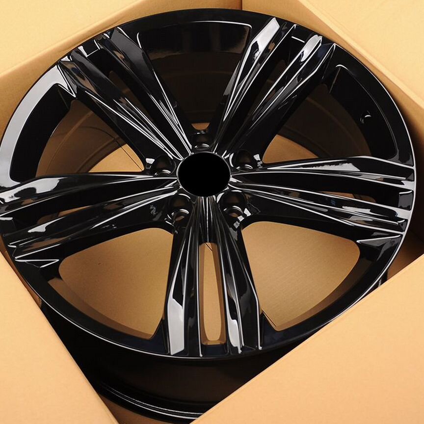 Диски на VW Touareg,Audi Q7 Powcan 3S5293 9x20/5x130 D71.5 ET57 Gloss Black литой