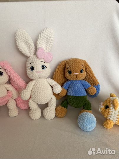 Вязанные игрушки зайка амигуруми