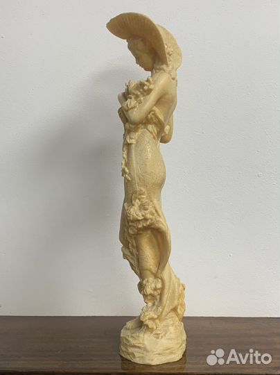 Статуэтка скульптура СССР Девушка с птицей