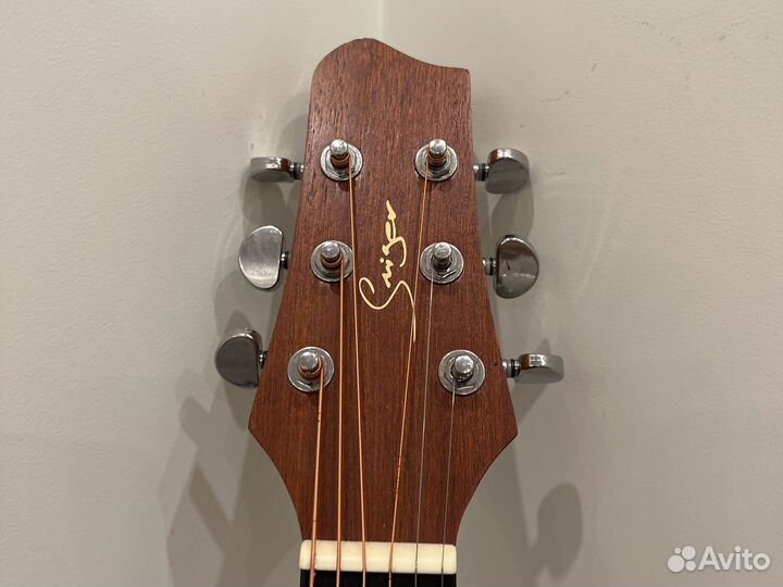 Акустическая гитара со звукоснимателем