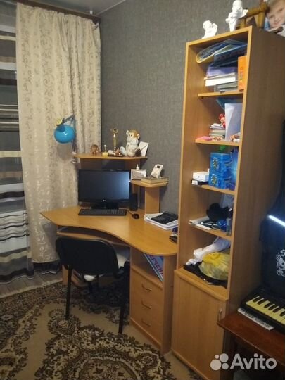 Угловой письменный стол