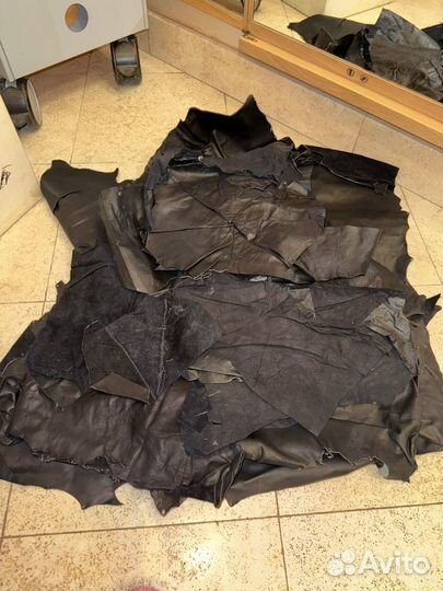 Куски кожи черные