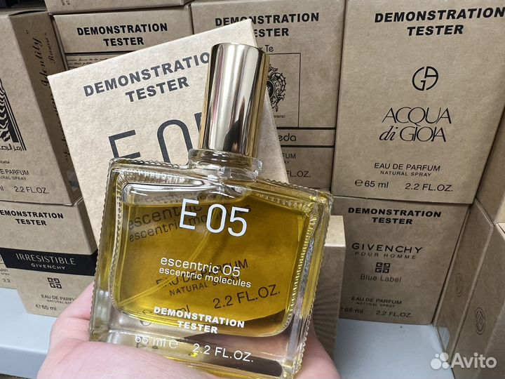 Escentric molecules 05