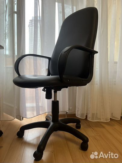 Компьютерный стол и стул