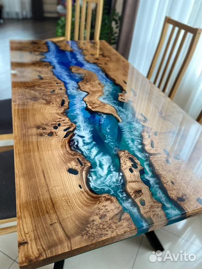 Стол из эпоксидной смолы