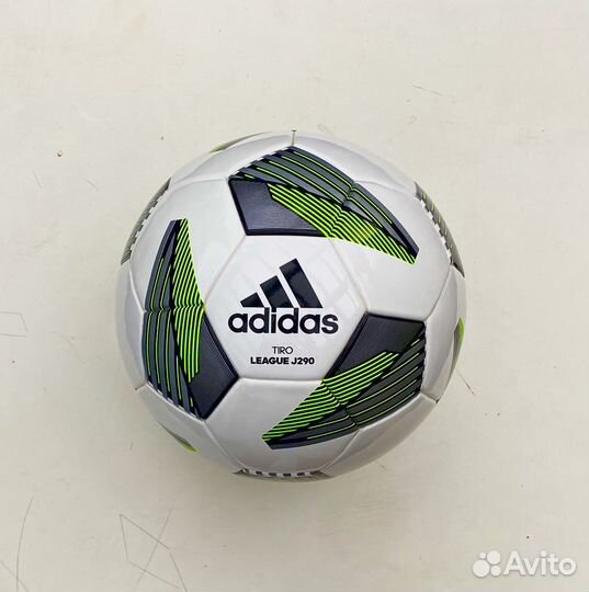 Футбольный мяч adidas № 4